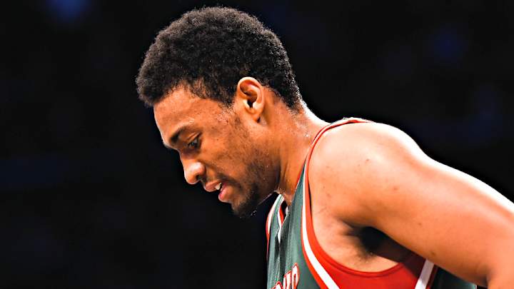 Bucks rookie Jabari Parker sprains left knee, leaves game vs. Suns