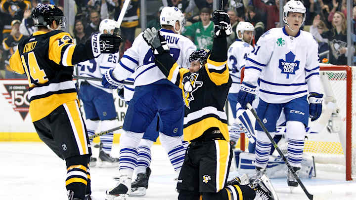 Penguins' Comeau tallies hat trick as Crosby records career point No. 800