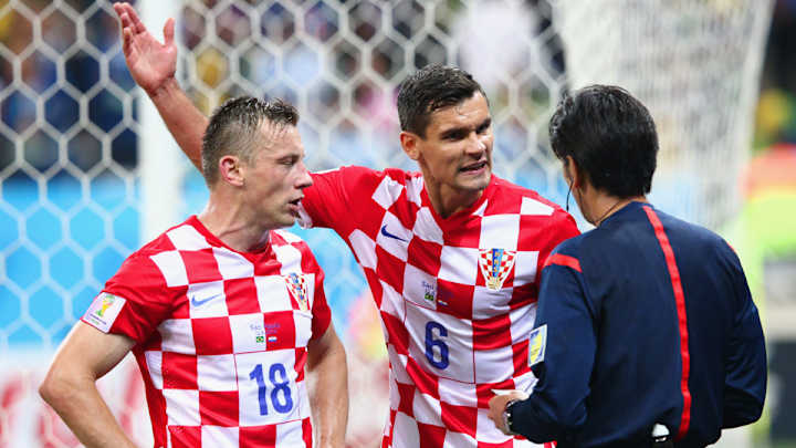Referee tilts heavily toward Brazil in World Cup-opening win over Croatia