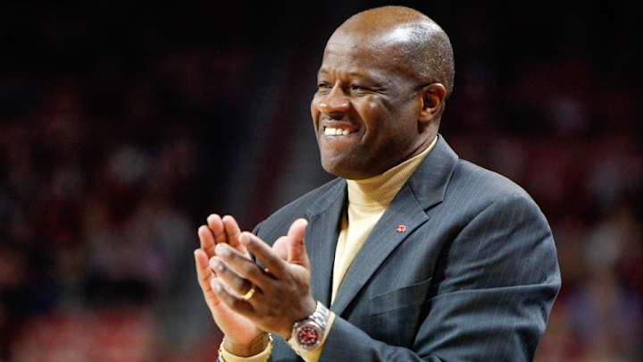 Point guard Jimmy Whitt commits to Arkansas