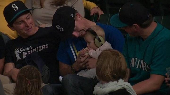 Mariners fan lets his adorable baby try to eat a baseball