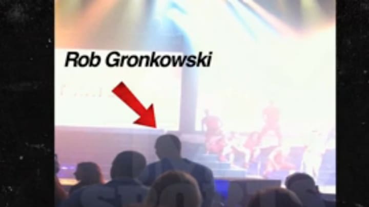 Watch Rob Gronkowski dance the night away at a Jennifer Lopez concert