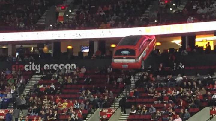 Trail Blazers arena blimp crashed into fans