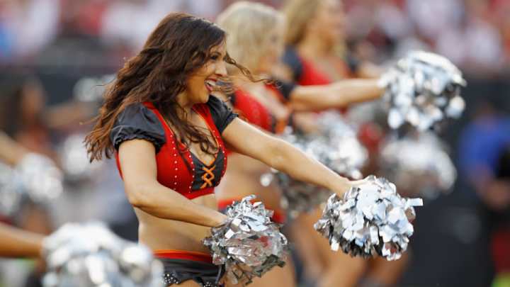 Buccaneers use cheerleaders to try and distract Vikings