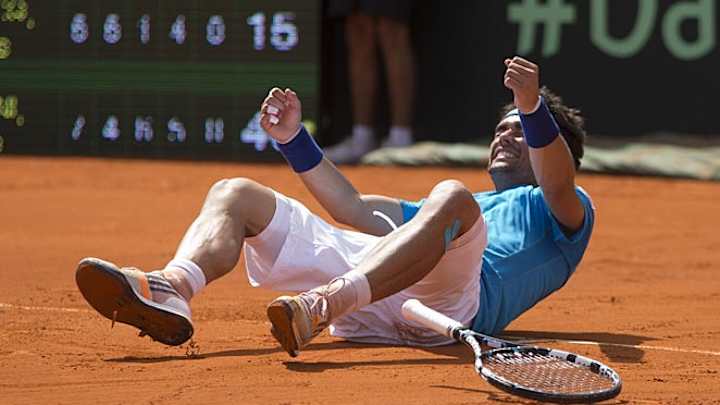 Italy beats Argentina to reach Davis Cup quarterfinals