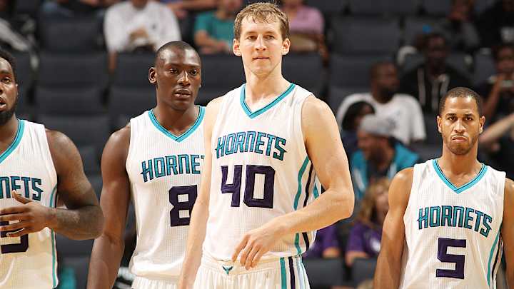 Video: Hornets' Cody Zeller throws down poster dunk on Bulls' Pau Gasol