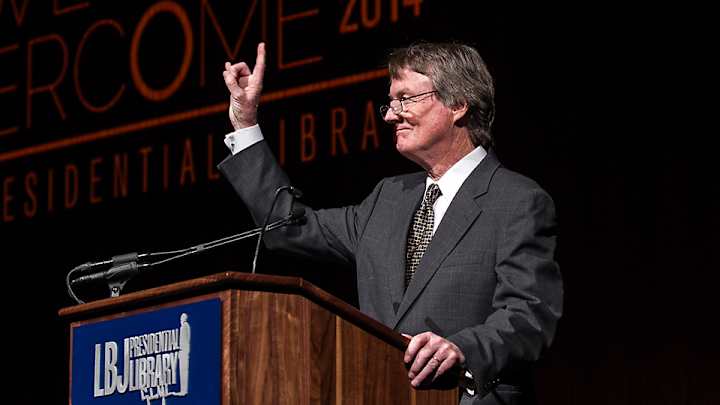 Texas President Bill Powers to resign