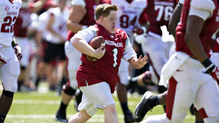 Spring Game Roundup: Canaan Sandy stars at Arkansas; UCLA's offense struggles