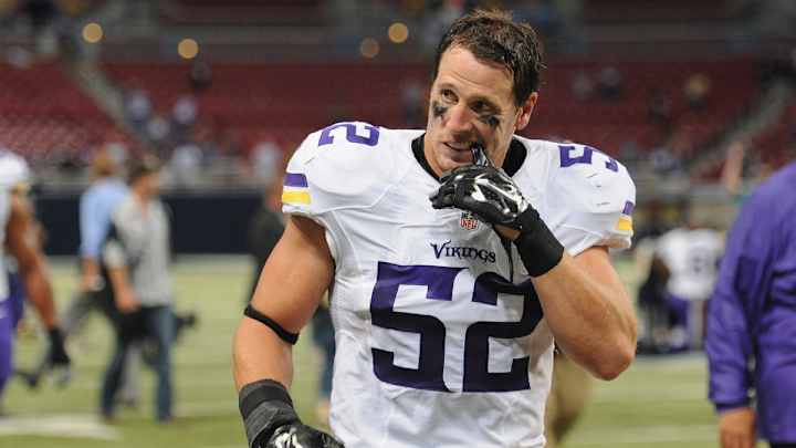 Vikings' Chad Greenway has broken hand, status uncertain