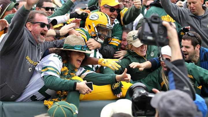 Packers' Randall Cobb gets detergent endorsement after fan spills on him