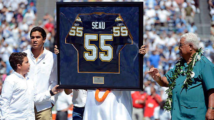Family of Junior Seau objects to NFL's $765M concussion deal