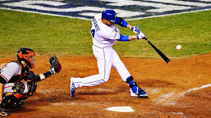 Royals answer in Game 2, defeat Giants to level World Series at 1-1 Royals answer in Game 2, defeat Giants to level World Series at 1-1