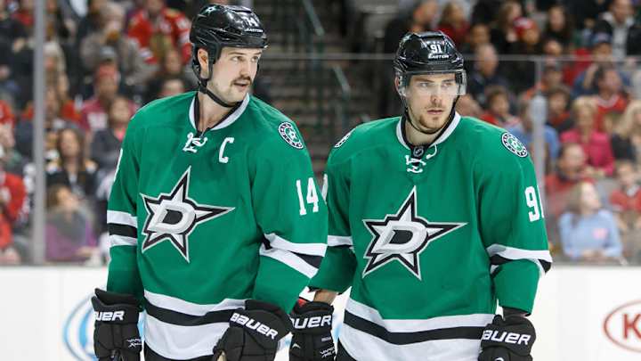 Tyler Seguin, Jamie Benn join Dude Perfect for trick shot competition