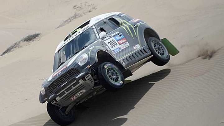Stephane Peterhansel takes narrow lead in Dakar rally