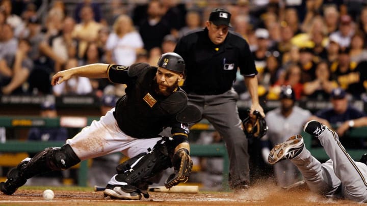 Report: Pirates to extend qualifying offer to Russell Martin