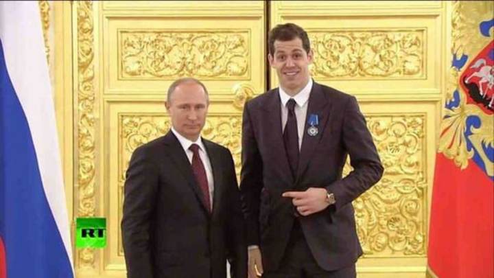Evgeni Malkin Was More Excited for This Picture Than Vladimir Putin Was