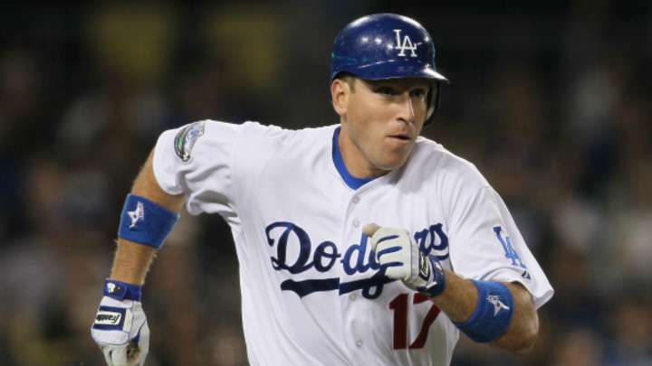 Dodgers catcher A.J. Ellis out 4-6 weeks after knee surgery