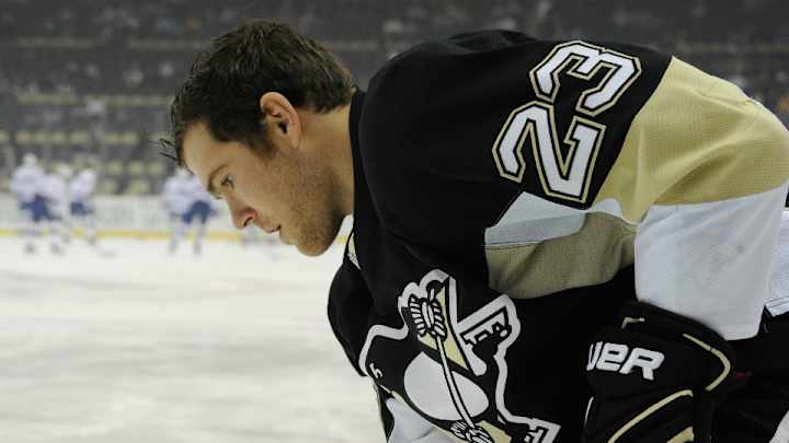 Watch: Penguins' Steve Downie punches Panthers' Erik Gudbranson