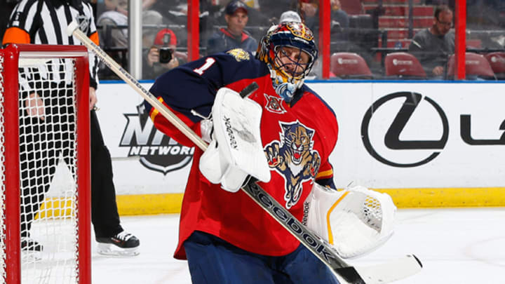 Roberto Luongo scratched from start against Flyers with upper-body injury Roberto Luongo scratched from start against Flyers with upper-body injury