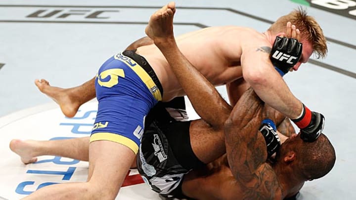 Alexander Gustafsson wins easily, calls out Jon Jones for rematch