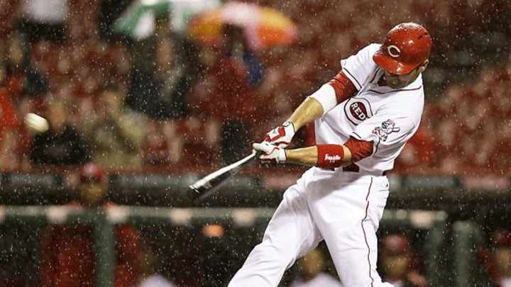 Reds and Pirates combine for 10 homers in weather-suspended slugfest