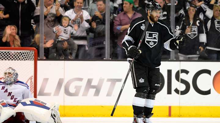Dwight King, Los Angeles Kings agree to three-year deal