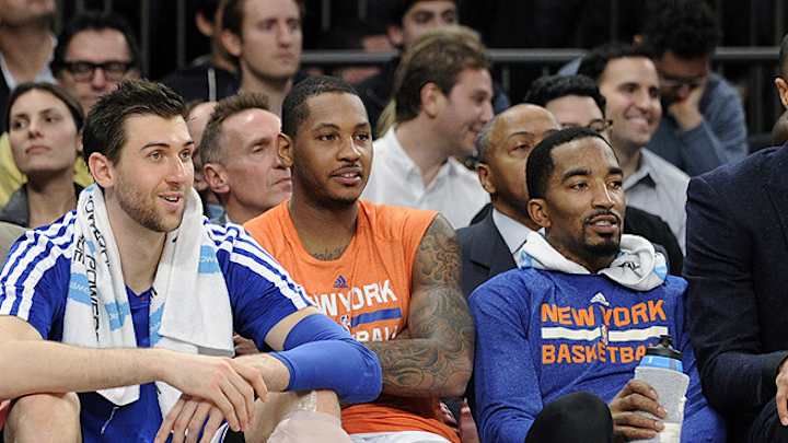 Knicks' Mike Woodson benches J.R. Smith, won't comment on it