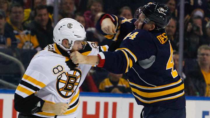 Bruins' Kevan Miller dislocated shoulder in fight, out indefinitely