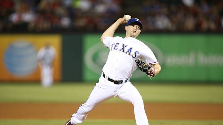 Rangers send Jason Frasor to Royals for Spencer Patton
