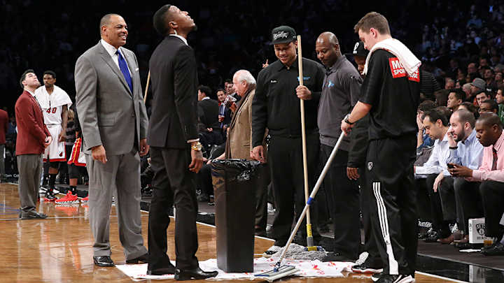 Leaking roof at Barclays Center causes delay in Nets-Heat game