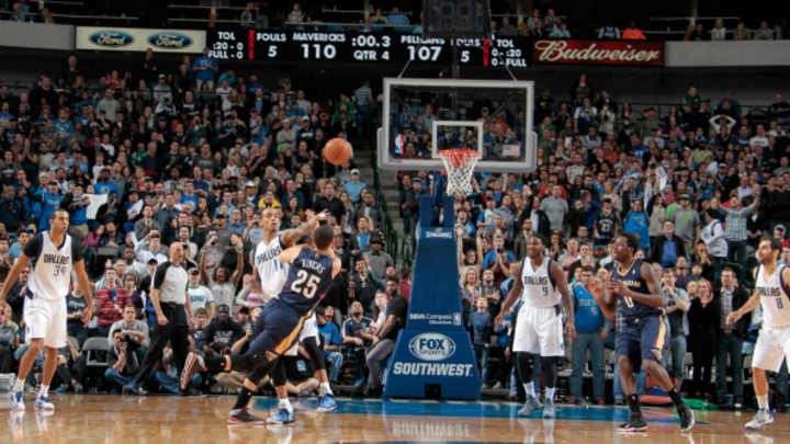 Refs missed call at the end of the Pelicans-Mavericks game Refs missed call at the end of the Pelicans-Mavericks game