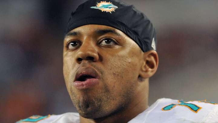 Report: Dolphins’ Derrick Shelby made contact with officer