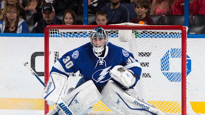 Lightning goalie Ben Bishop leaves game with lower body injury