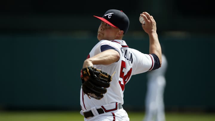 Royals sign pitcher Kris Medlen to two-year, $8.5 million deal