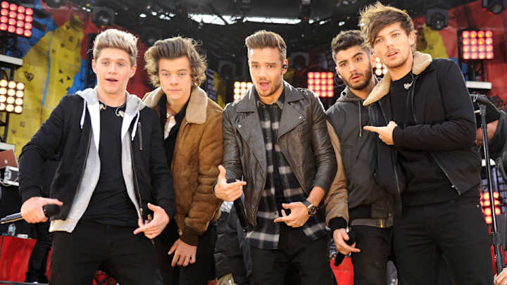 One Direction promotes U.S. tour by posing in sports jerseys