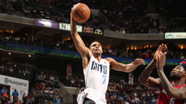 Video: Bobcats' Ramon Sessions dunks over Heat's LeBron James