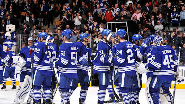 Maple Leafs insist lack of stick salute not a snub at fans