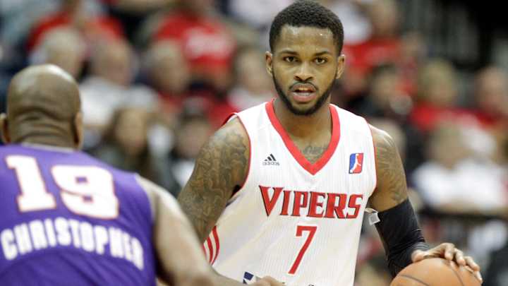 Report: Houston Rockets re-sign Troy Daniels