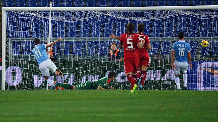 Miroslav Klose scores twice in two minutes, leads Lazio over Cagliari Miroslav Klose scores twice in two minutes, leads Lazio over Cagliari