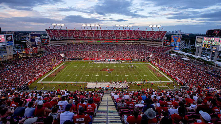Multiple people injured by lightning strike after Buccaneers game