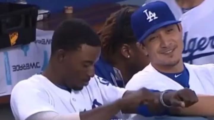 Dodgers' Dee Gordon busts a move in the dugout