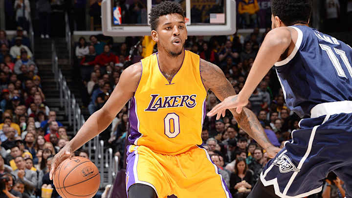 Video: Lakers' Nick Young ejected for flagrant elbow to Steven Adams