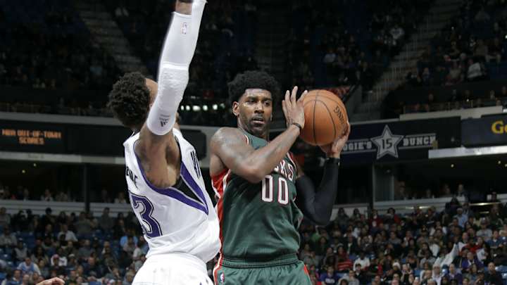 Video: Bucks' O.J. Mayo misses reverse layup in ridiculous fashion