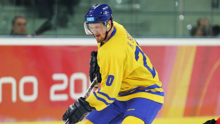 Canucks' Henrik Sedin sitting out Olympics