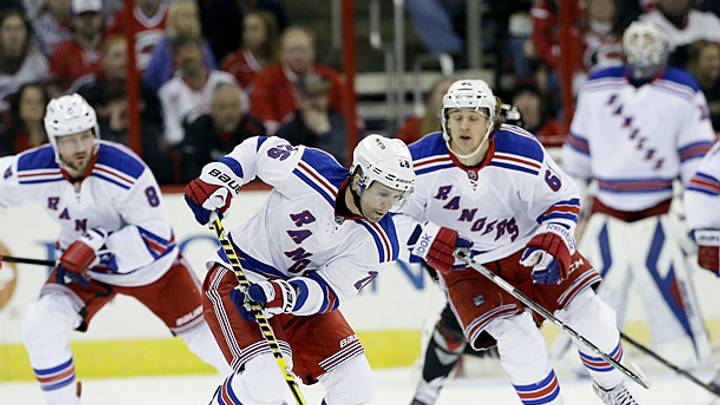 Top Line: Martin St. Louis flopping on Broadway, Blues take a hit, more links Top Line: Martin St. Louis flopping on Broadway, Blues take a hit, more links