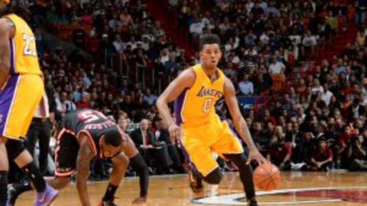 Lakers guard Nick Young out two weeks with knee injury