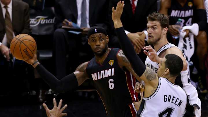 Reports: LeBron James' agent meets with 4 teams, additional talks planned