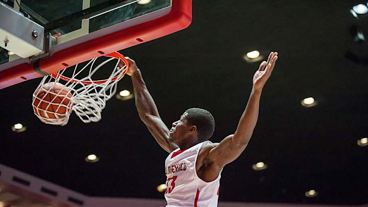 Watch: New Mexico's Deshawn Delaney dunks on 6-foot-11 center