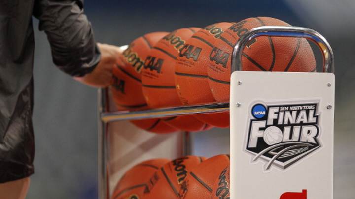 Former NBA Player Michael Finley Providing Free Drinks to Wisconsin Students at Final Four