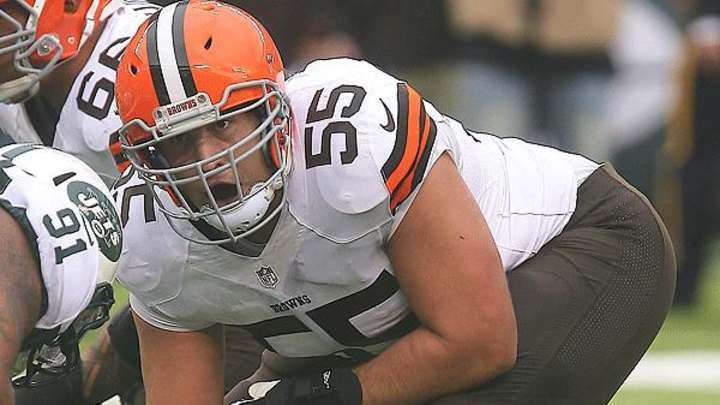 Report: Alex Mack agrees to five-year offer sheet from Jaguars